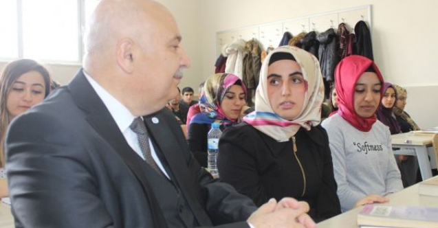 Görme engeli üniversite öğrencisinin okuma azmi 