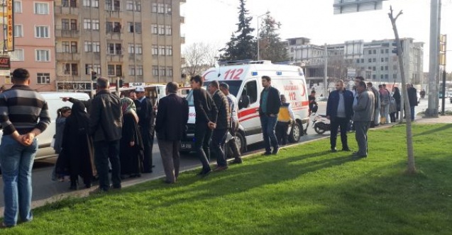 Hafif ticari araç çocuğa çarptı:1 Yaralı
