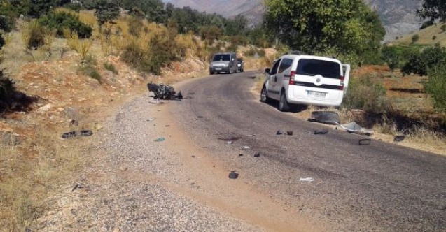 Hafif ticari araç ile motosiklet çarpıştı: 1 ölü