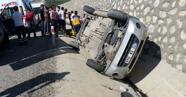 Hafif ticari araç takla attı: 6 yaralı