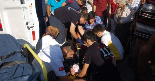 Hafif ticari araç yayaya çarptı: 1 yaralı