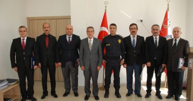 Halkın gönlüne taht, suçlulara korku salan müdür ve ekibi ödüllendirildi