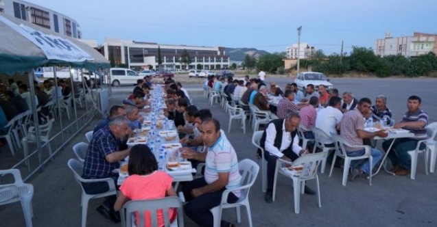 Hasta yakınları iftar çadırından faydalanıyor