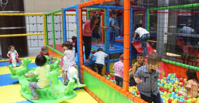 Hastaneye gelen çocuklar hastaneden mutlu ayrılıyor