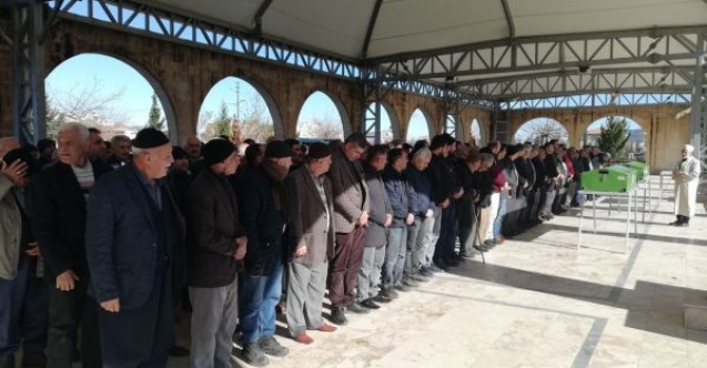 Hayatını kaybeden anne ve kızı yan yana defnedildi