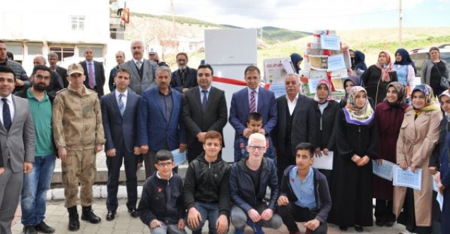 Hem okuyarak öğrendiler hem de ödüllerini kazandılar