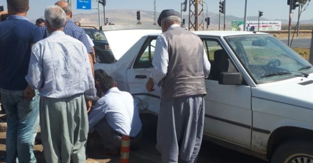 İki otomobil çarpıştı: 1 yaralı