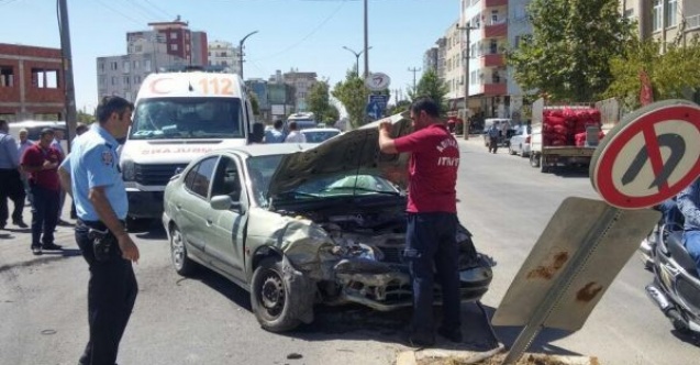 İki otomobil çarpıştı: 2 Yaralı