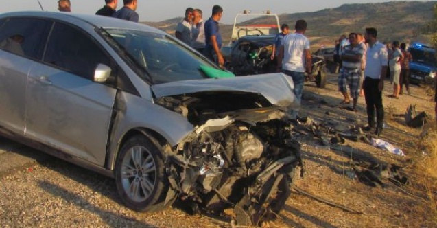 İki otomobil kafa kafaya çarpıştı: 1 ölü, 7 yaralı