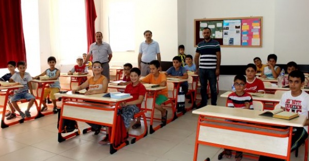 İmam Hatip Ortaokulunda hafızlar yetiştiriliyor