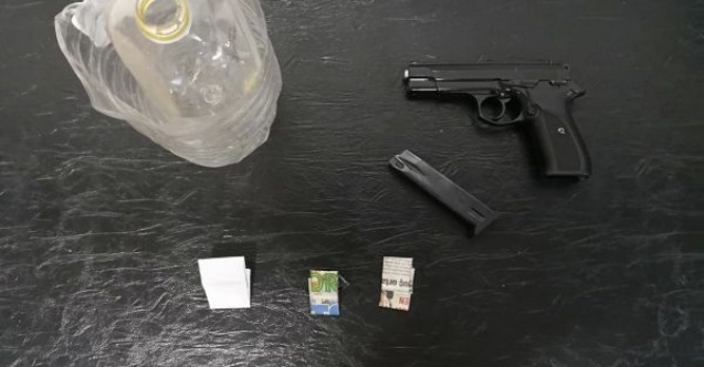 Jandarma silah ve uyuşturucu ele geçirdi