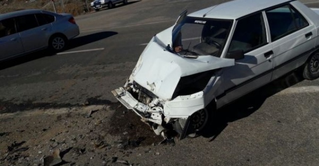 Kahta Küçük Sanayi Sitesi Kavşağında trafik kazası: 1 yaralı