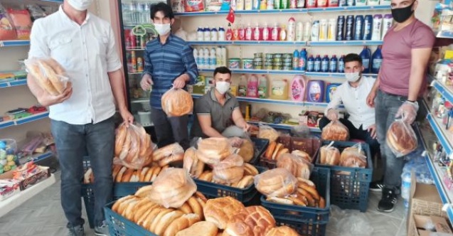 Kahtada 3 öğretmen her gün bedava pide dağıtıyor