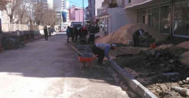 Kaldırımlar Yenileniyor