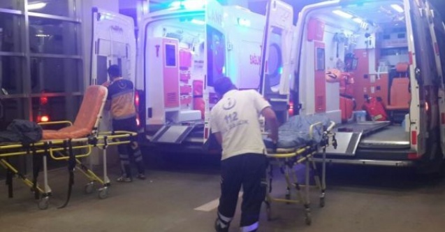 Kamyonet Devrildi: 2 Yaralı