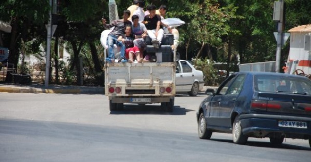 Kamyonet Kasasında Tehlikeli Yolculuk
