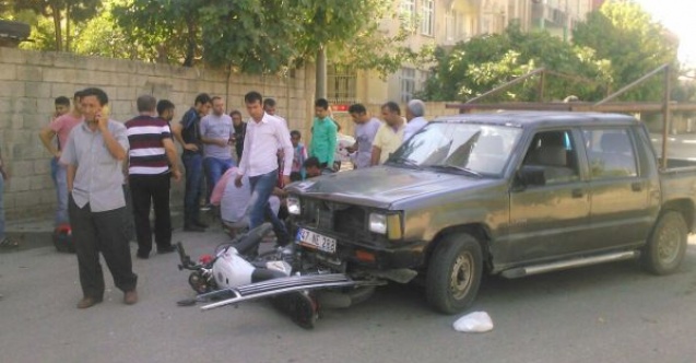 Kamyonetle motosiklet çarpıştı: 1 yaralı