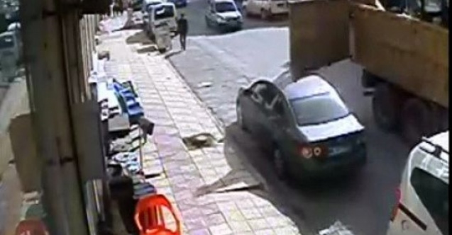 Kamyonun açık kalan kapağı faciaya neden oluyordu