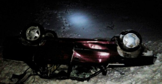 Karlı Yolda Otomobil Şarampole Yuvarlandı: 5 Yaralı