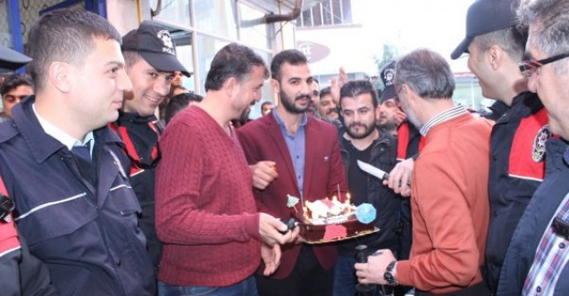 Kavga ihbarına giden polislere pasta sürprizi 