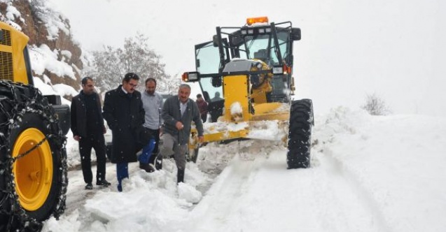 Kaymakam Ekşi yol açma çalışmalarını yerinde inceledi