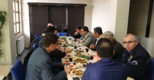  Kaymakam Şatıroğlu polislerle bir araya geldi 