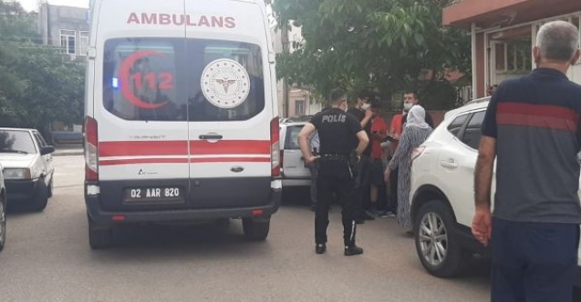 Kendi kendini bıçaklayarak yaraladı