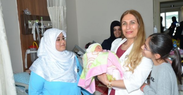 Kezban Alperden yeni doğan bebeklere hediye