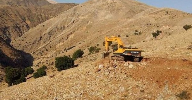 Köy Yolları Genişletiliyor