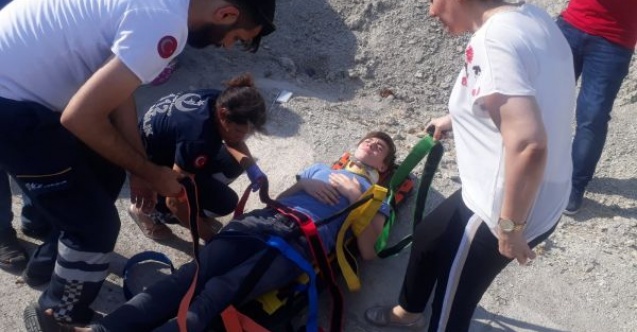 Lastiği patlayan otomobil takla attı: 2 yaralı