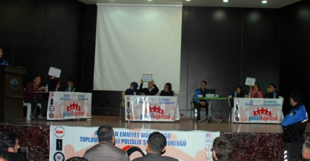 Liseler Arası Bilgi Yarışmasının Yarı Finali Başladı