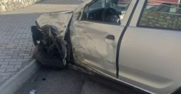Minibüs ile otomobil çarpıştı: 1 yaralı