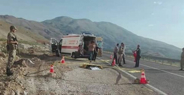 Motosiklet Bariyerlere Çarptı: 1 Ölü