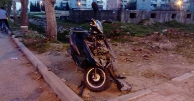 Motosiklet ile hafif ticari araç çarpıştı