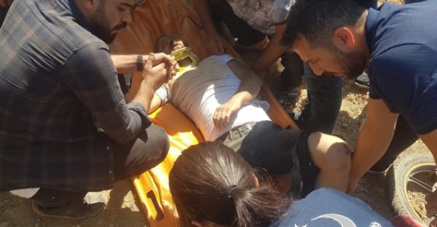 Motosiklet ile kamyonet çarpıştı: 2 yaralı