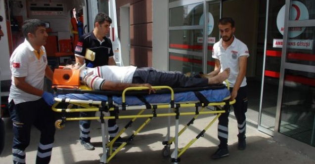 Motosiklet ile minibüs çarpıştı: 1 yaralı