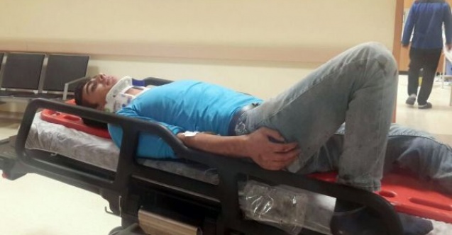 Motosiklet ile Minibüs Çarpıştı: 2 Yaralı