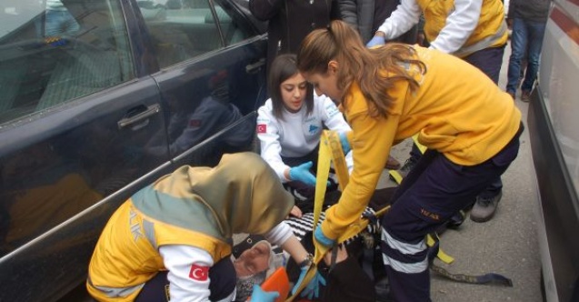 MOTOSİKLET YAYAYA ÇARPTI: 1 YARALI