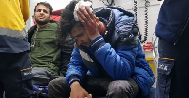 Motosiklet yola fırlayan lastiğe çarptı: 2 Yaralı