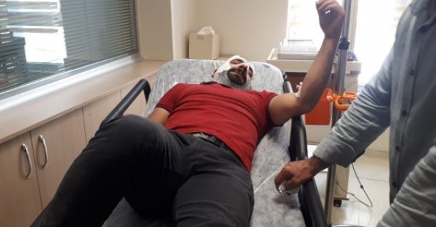 Motosikletle kamyonet çarpıştı: 1 yaralı