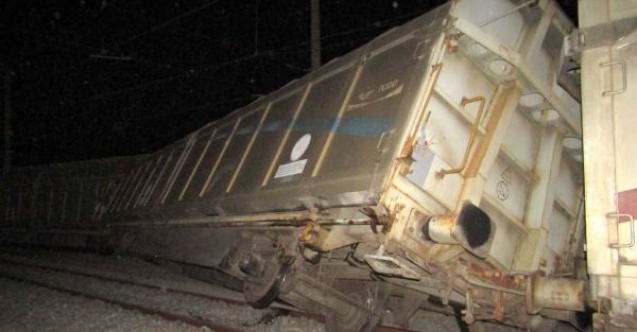 Mühimmat taşıyan tren raydan çıktı