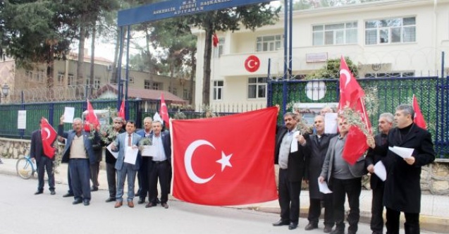 Muhtarlar ellerinde zeytin dallarıyla askerliğe müracaat etti