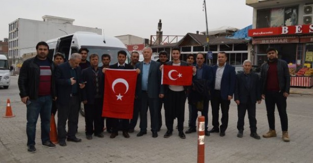 Muhtarlar Mehmetçik#39;e destek için sınıra gitti