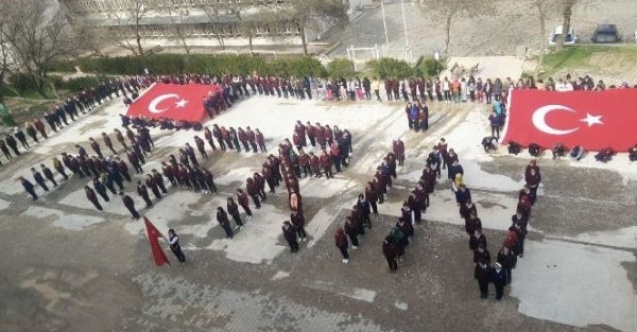 Öğrenciler Afrin koreografisi yaparak ant içti