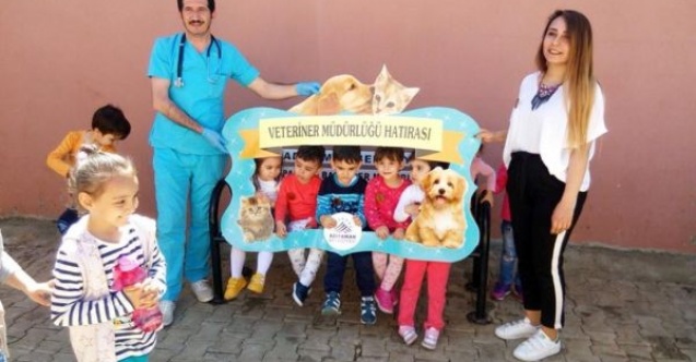 Öğrencilere hayvan dostu rozeti takıldı