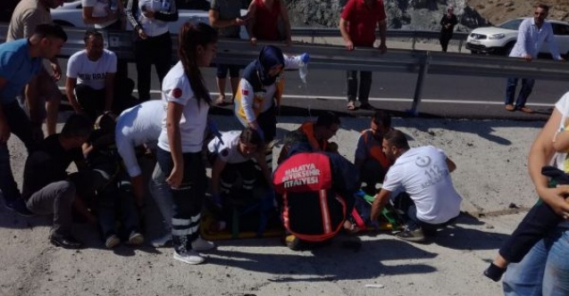 Otomobil bariyerlere çarptı: 1 ölü, 3 yaralı