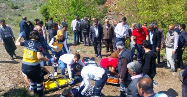 Otomobil Dereye Uçtu: 1 Ölü, 3 Ağır Yaralı