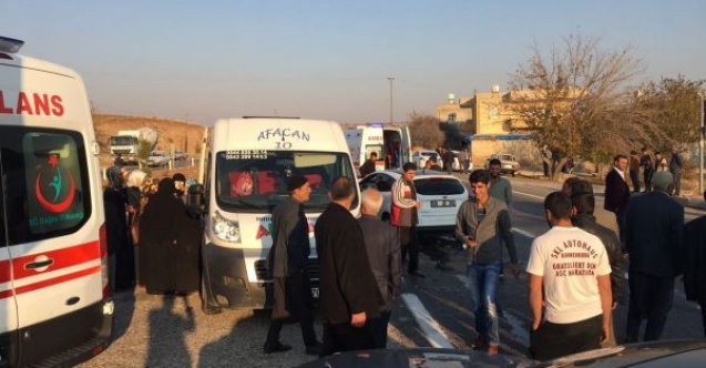 Otomobil ile minibüs çarpıştı: 6 yaralı