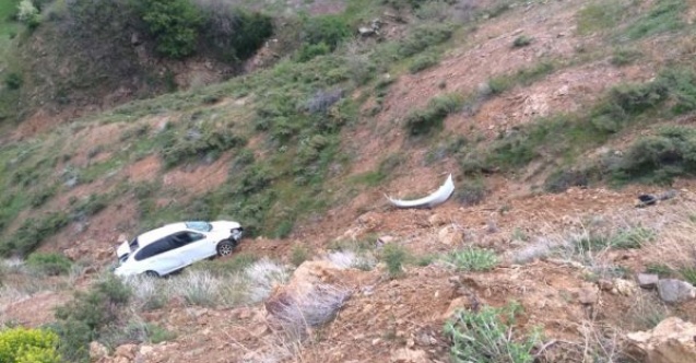 Otomobil şarampole yuvarlandı: 1 ölü 1 yaralı