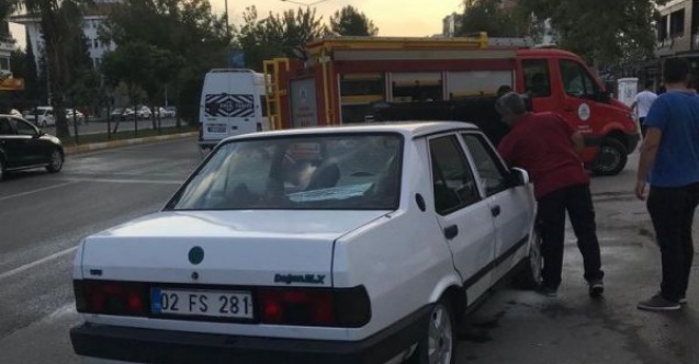Otomobilde çıkan yangın büyümeden söndürüldü
